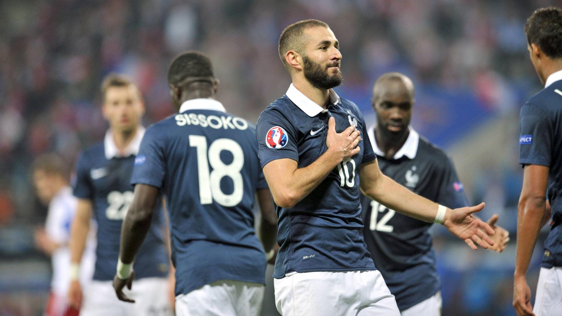 Karim Benzema bei seinem bislang letzten Länderspiel im Dezember 2015 - nun könnten weitere folgen. Karim Benzema bei seinem bislang letzten Länderspiel im Dezember 2015 - nun könnten weitere folgen.