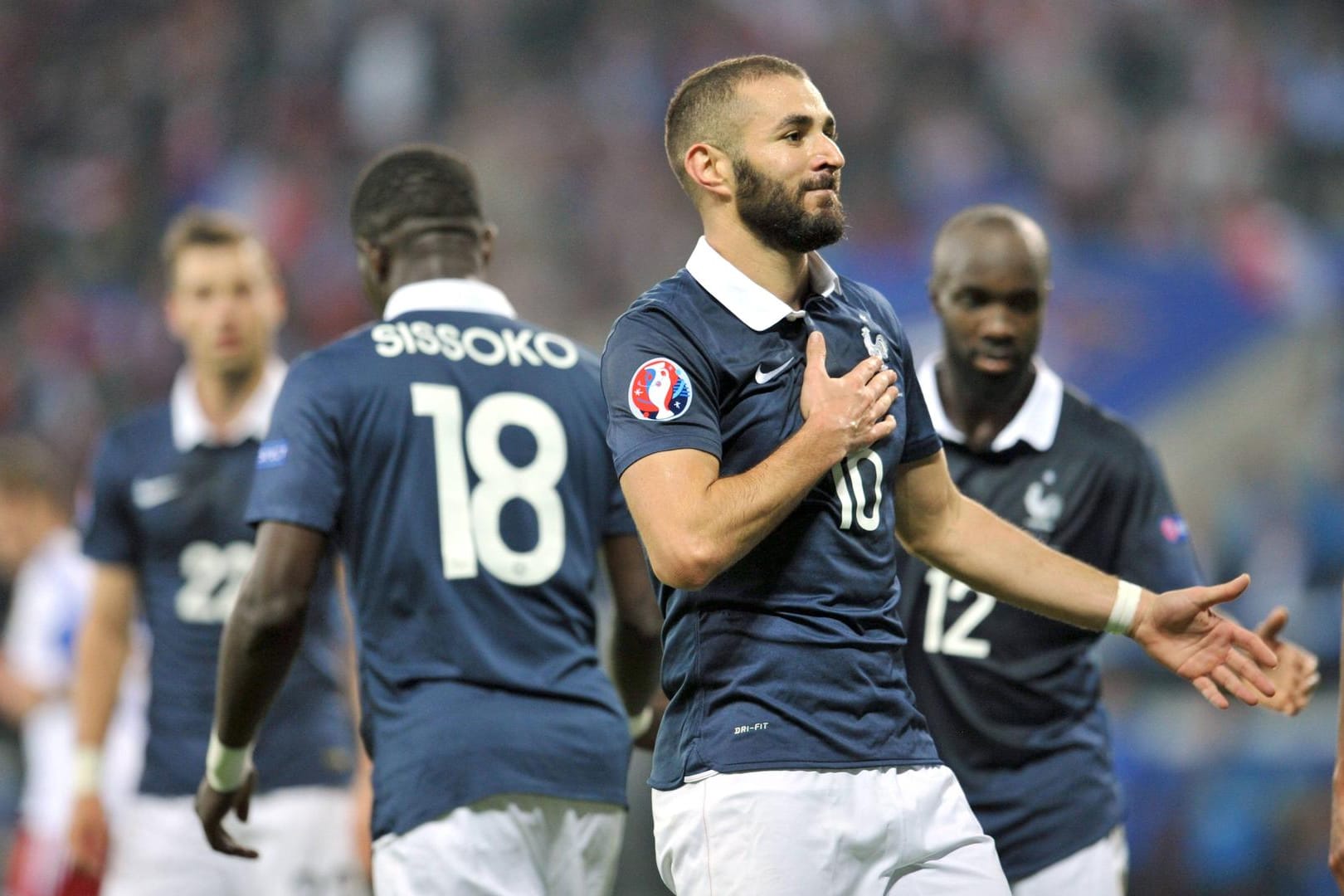 Karim Benzema bei seinem bislang letzten Länderspiel im Dezember 2015 - nun könnten weitere folgen.