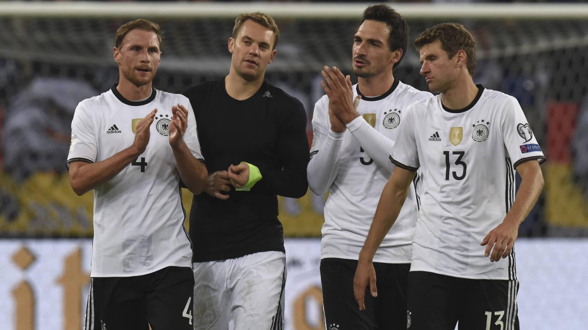 Zufrieden mit der Vorstellung gegen Tschechien: Benedikt Höwedes, Manuel Neuer, Mats Hummels und Thomas Müller.