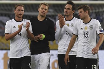 Zufrieden mit der Vorstellung gegen Tschechien: Benedikt Höwedes, Manuel Neuer, Mats Hummels und Thomas Müller.
