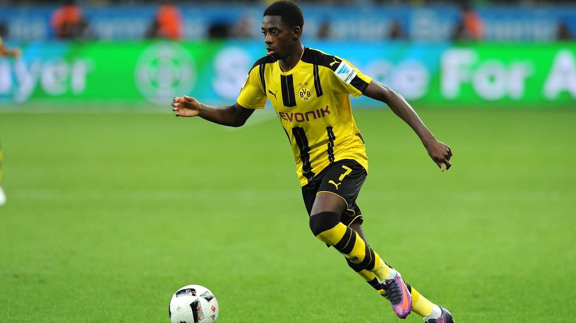 Begehrt: Der Dortmunder Ousmane Dembele bringt sich angeblich beim FC Barcelona ins Gespräch. Begehrt: Der Dortmunder Ousmane Dembele bringt sich angeblich beim FC Barcelona ins Gespräch.