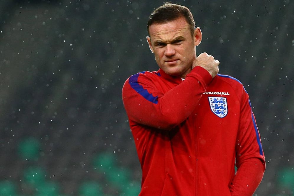 Aussortiert: Wayne Rooney muss gegen Slowenien auf der Bank Platz nehmen.