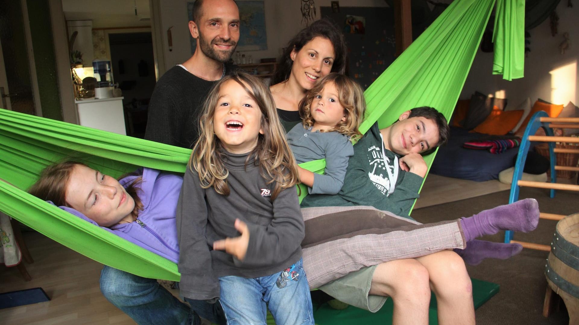 Die Kinder von Familie Gremlich lernen zu Hause, nicht in der Schule.