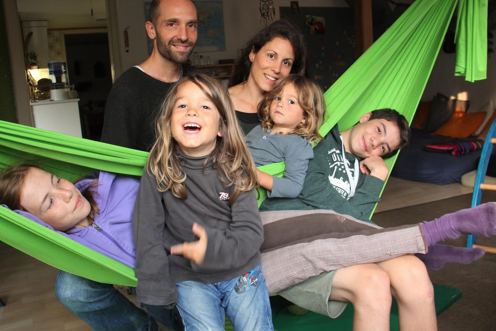 Die Kinder von Familie Gremlich lernen zu Hause, nicht in der Schule.