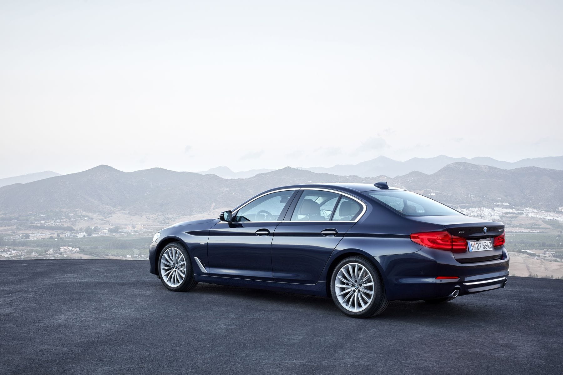 Der neue BMW 5er wiegt bis zu 100 Kilogramm weniger als der Vorgänger.
