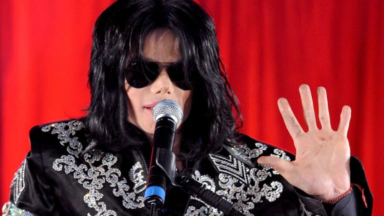 Michael Jackson hat auch zwischen Oktober 2015 und Oktober 2016 posthum am meisten Kohle gescheffelt.