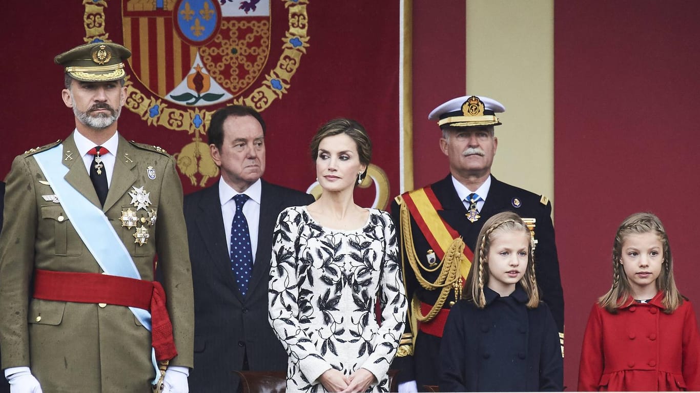 König Felipe, Gattin Letizia und die gemeinsamen Töchter Leonor und Sophía.