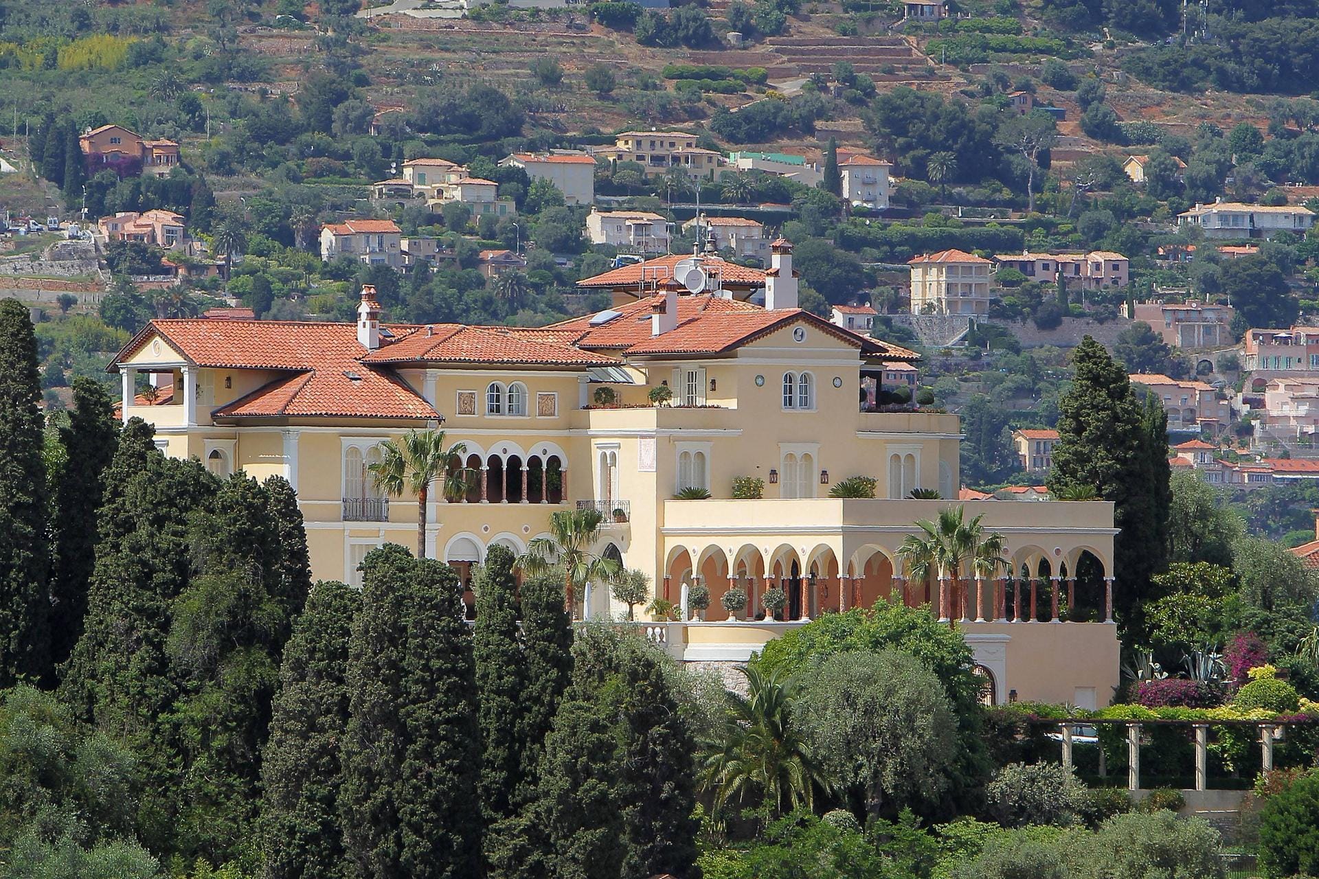 Noch teurer ist derzeit nur die Villa Les Cèdres zischen Nizza und Monaco. Das Anwesen wird derzeit für eine Milliarden Euro am Markt angeboten.