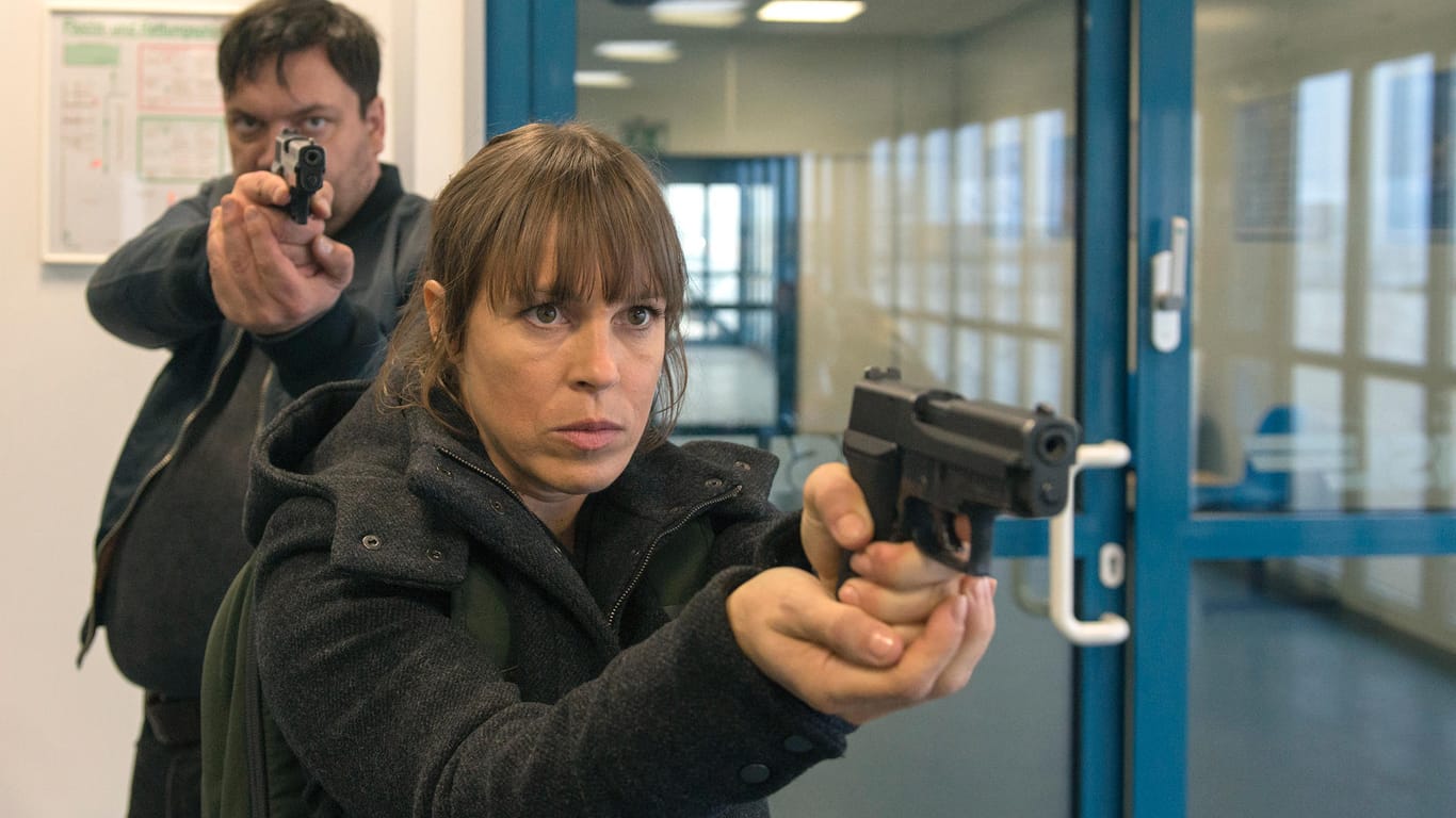 König (Anneke Kim Sarnau) und Bukow (Charly Hübner) kämpfen im "Polizeiruf 110: Im Schatten" gegen die Mafia.