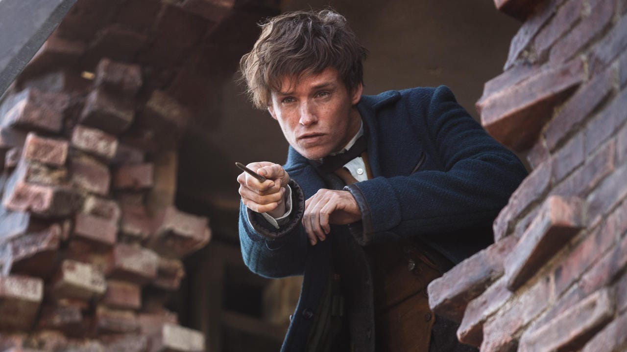 Eddie Redmayne wird in den kommenden Jahren noch vier weitere Male in die Rolle von Newt Scamander schlüpfen.