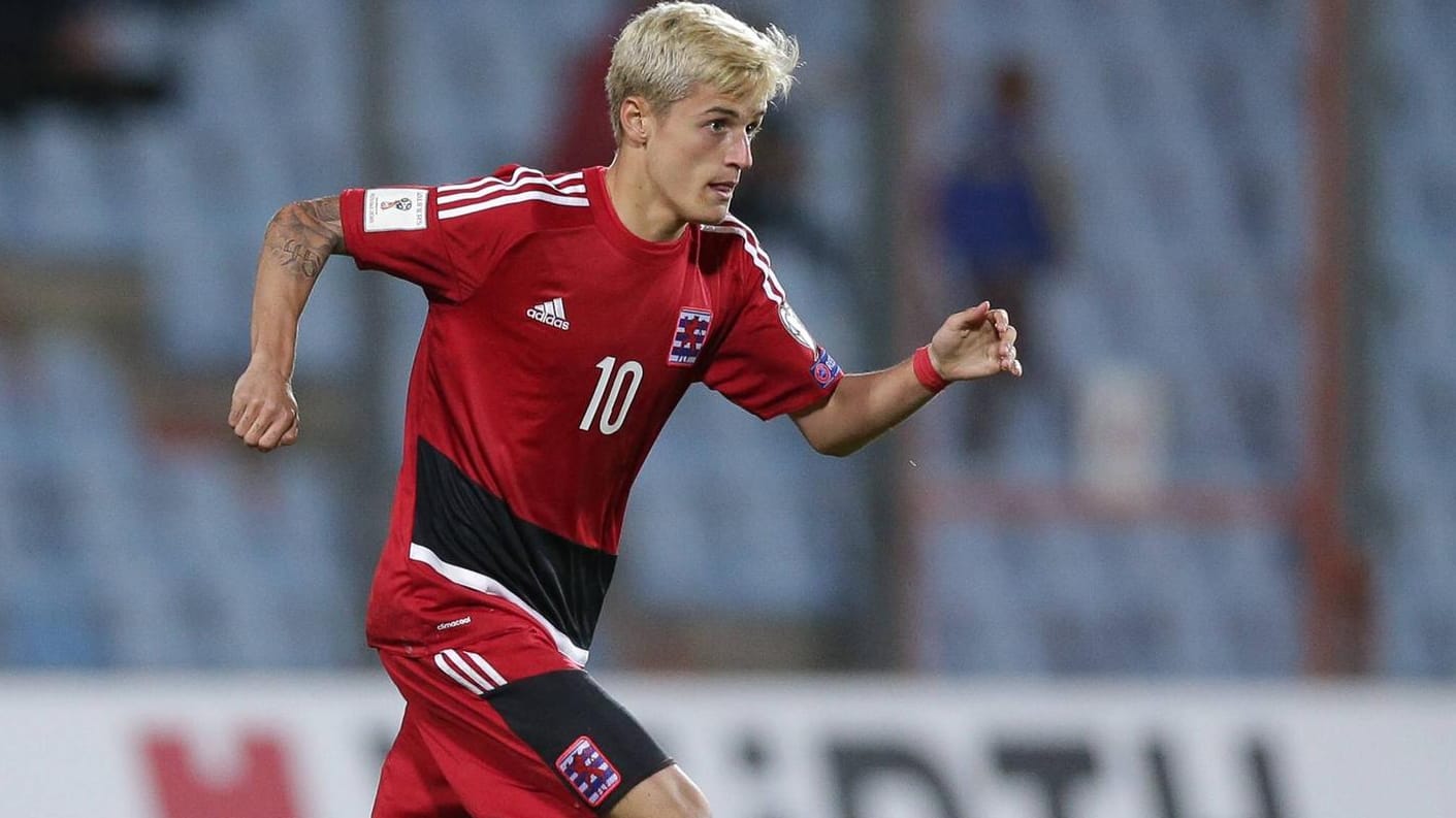 Vincent Thill im Trikot der luxemburgischen Nationalmannschaft während der Qualifikation zur WM 2018 gegen Schweden.