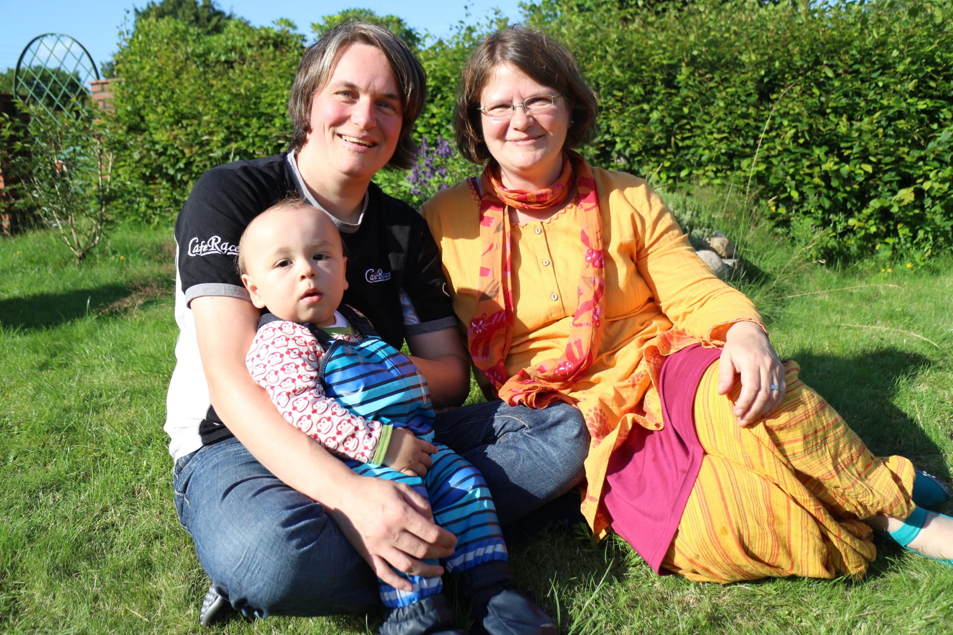 Baby Sverre mit seinen zwei Müttern Annika (links) und Regina.