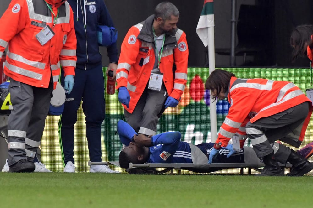 Breel Embolo erlitt beim Gastauftritt des FC Schalke 04 in Augsburg einen Knöchelbruch am linken Fuß.
