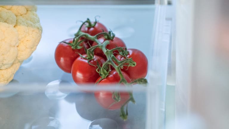 Tomaten gehören nicht in den Kühlschrank, da sie sonst ihr Aroma verlieren.
