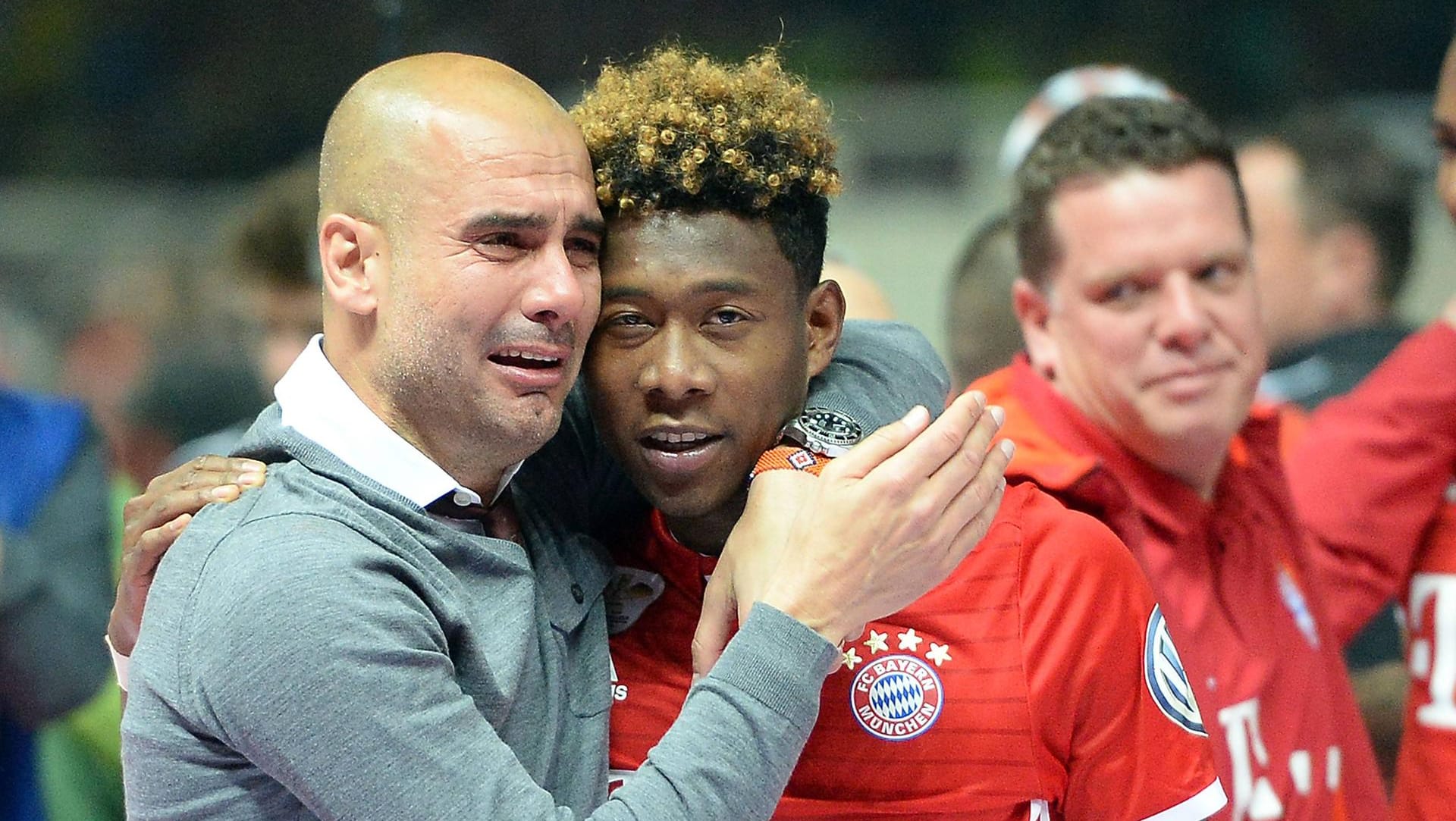 Pep Guardiola und David Alaba nach dem Gewinn des DFB-Pokals 2016.