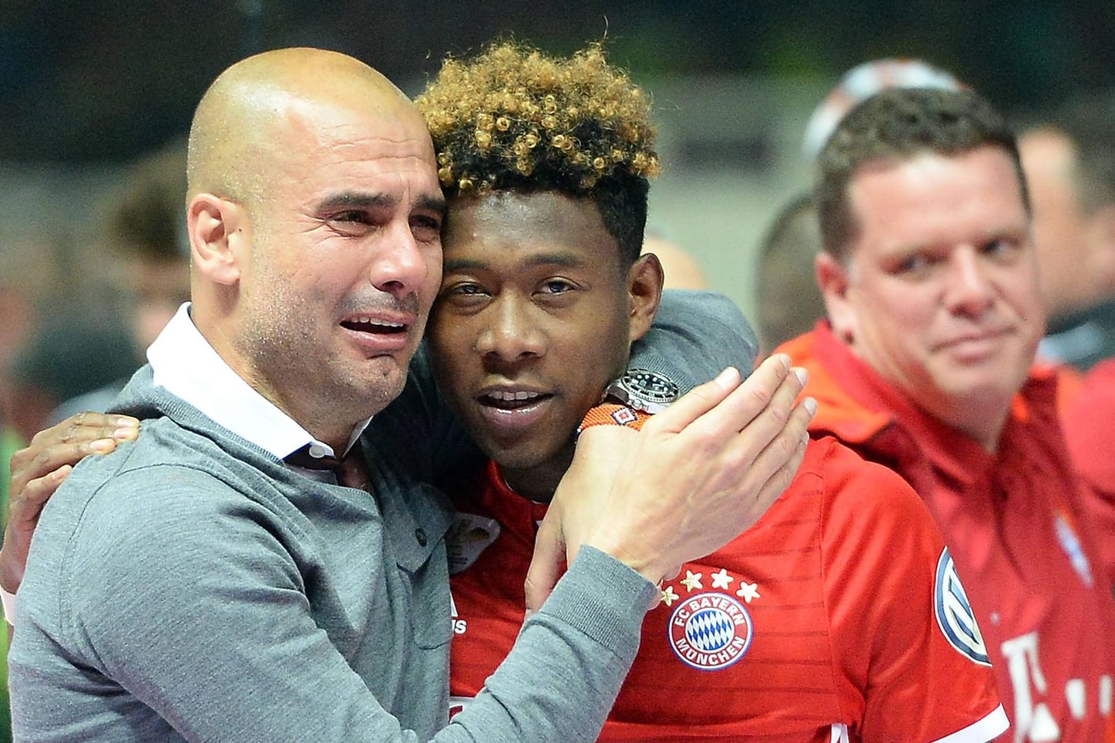 Pep Guardiola und David Alaba nach dem Gewinn des DFB-Pokals 2016.