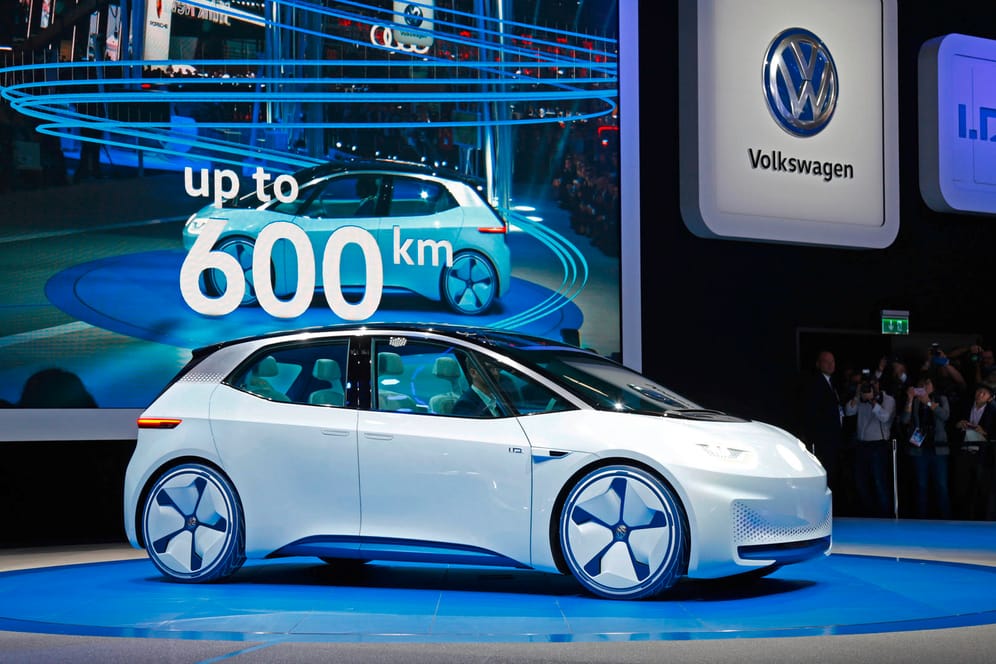 Elektroauto VW I.D. auf dem Autosalon Paris 2016.
