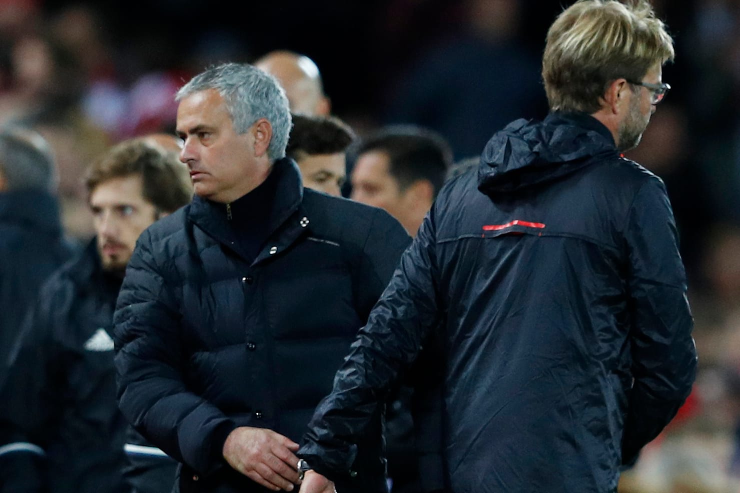 Unter Kollegen: Jose Mourinho (links) und Jürgen Klopp nach der Nullnummer in Liverpool.