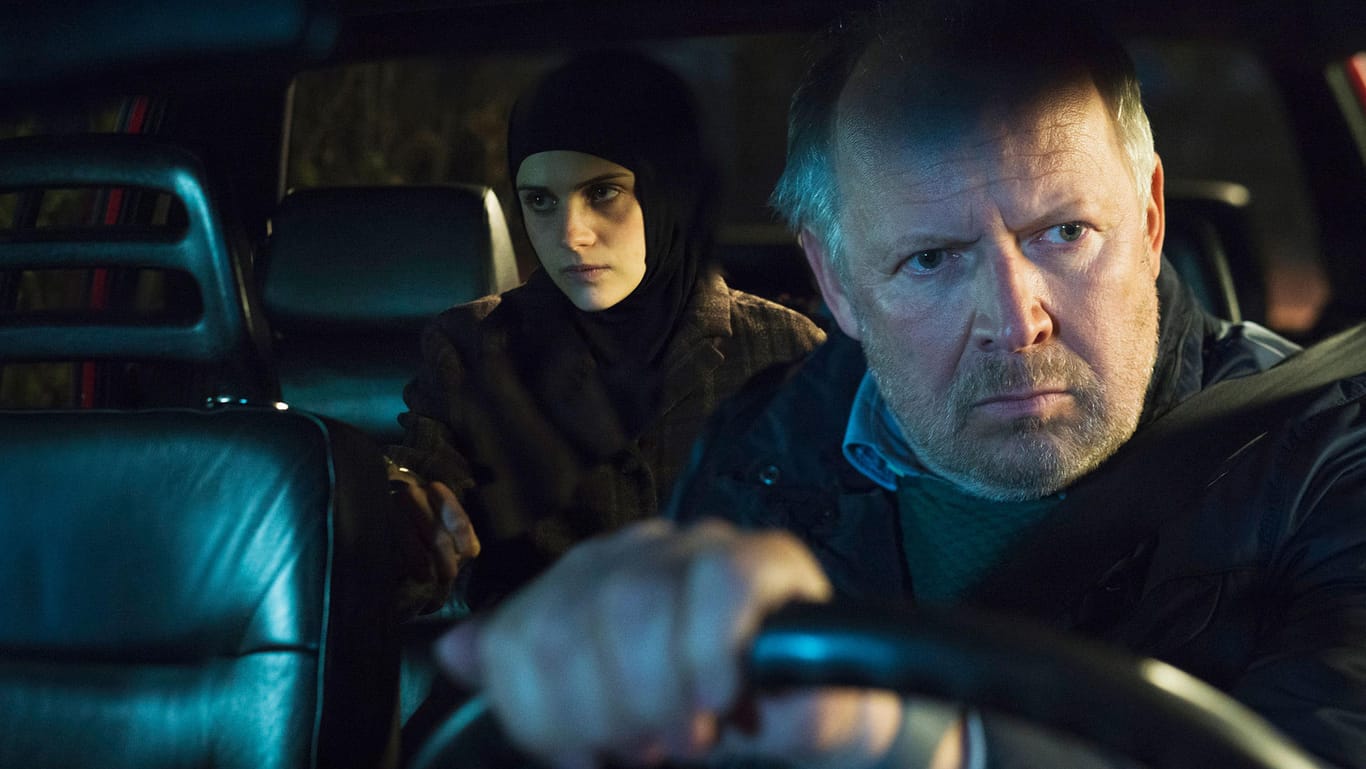 Im neuen Kieler "Tatort" will Kommissar Borowski eine junge Frau retten, die im radikalen Islam Schutz und Heilung sucht.