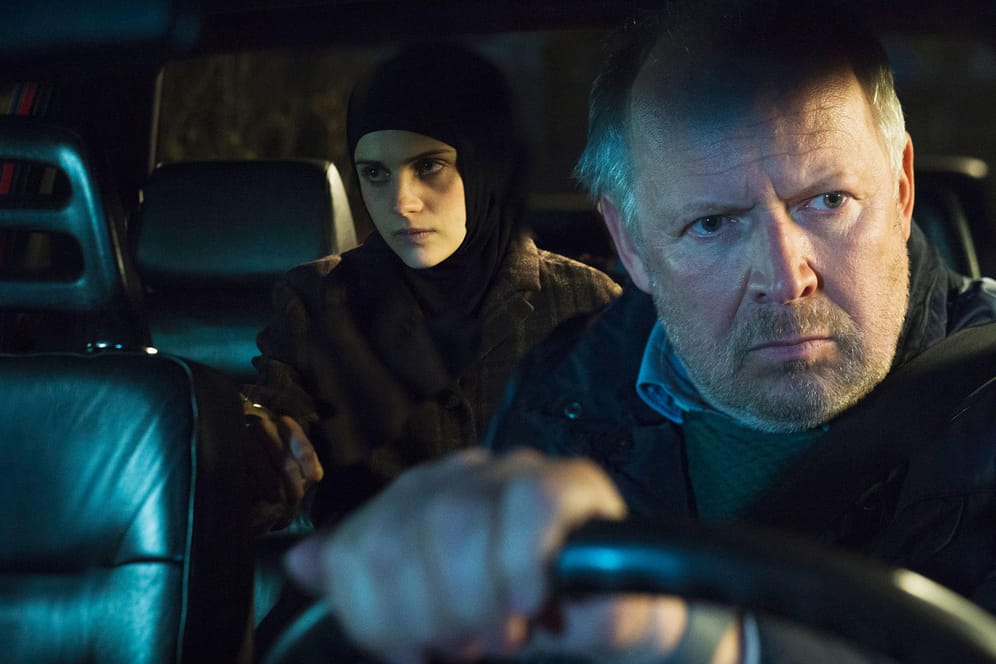 Im neuen Kieler "Tatort" will Kommissar Borowski eine junge Frau retten, die im radikalen Islam Schutz und Heilung sucht.