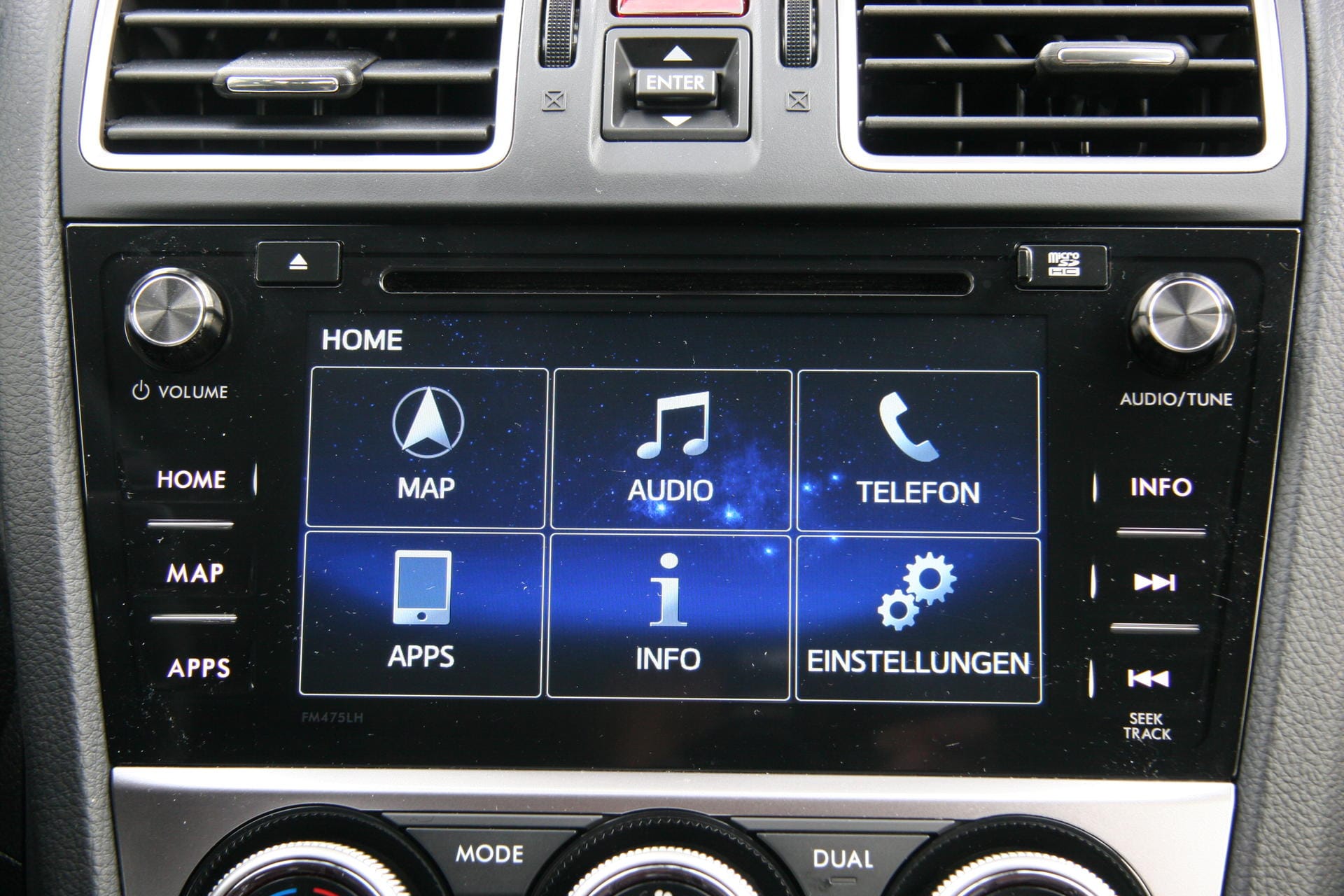 Der Touchscreen ist sieben Zoll groß und ab Ausstattung "Comfort" an Bord.