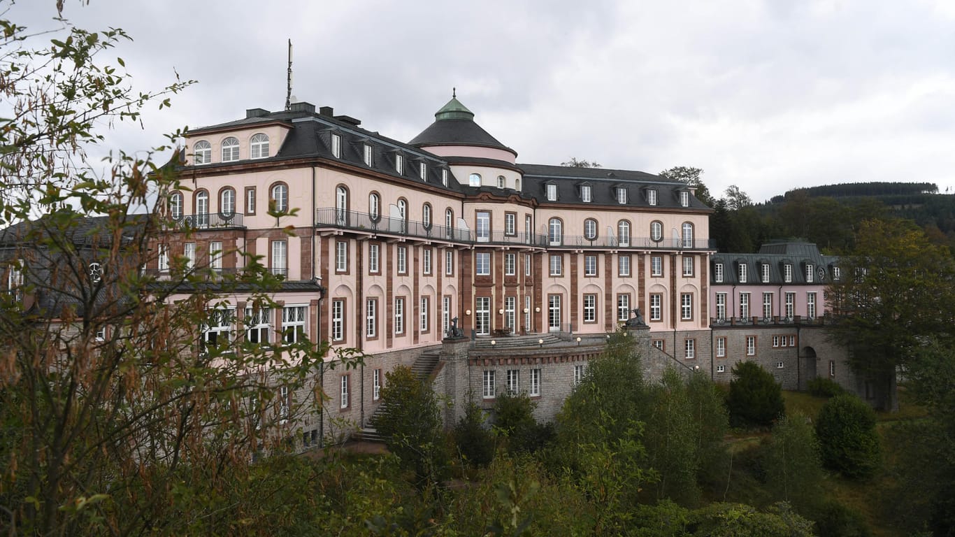 Eine Außenansicht des Hotels Bühlerhöhe bei Bühl. Das Nobelhotel liegt nun seit gut sechs Jahren brach.