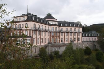 Eine Außenansicht des Hotels Bühlerhöhe bei Bühl. Das Nobelhotel liegt nun seit gut sechs Jahren brach.