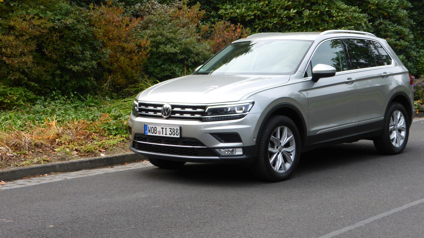 Der VW Tiguan zeigt klare Kante.