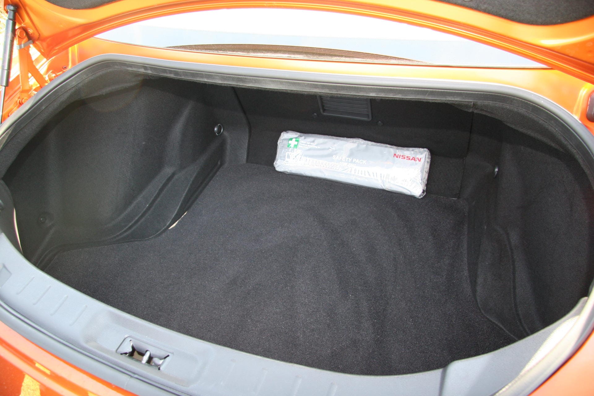 Apropos Komfort: Der Kofferraum ist 315 Liter groß, zudem kann die Rückbank als Ablage empfohlen werden.
