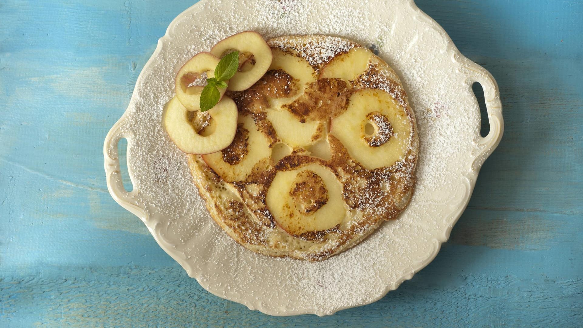 Pfannkuchen mit Apfel sind nicht nur lecker, sondern auch vitaminreich.