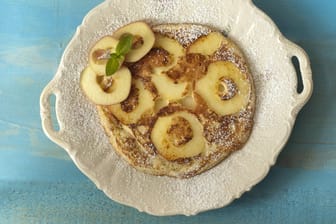 Pfannkuchen mit Apfel sind nicht nur lecker, sondern auch vitaminreich.