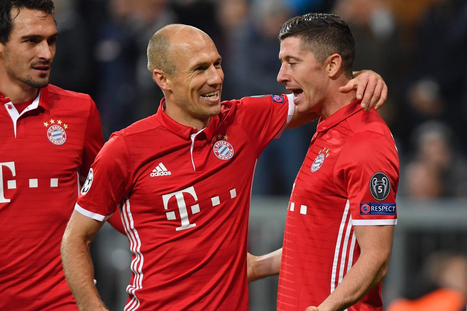 Torschützen unter sich: Arjen Robben (li.) und Robert Lreandowski.