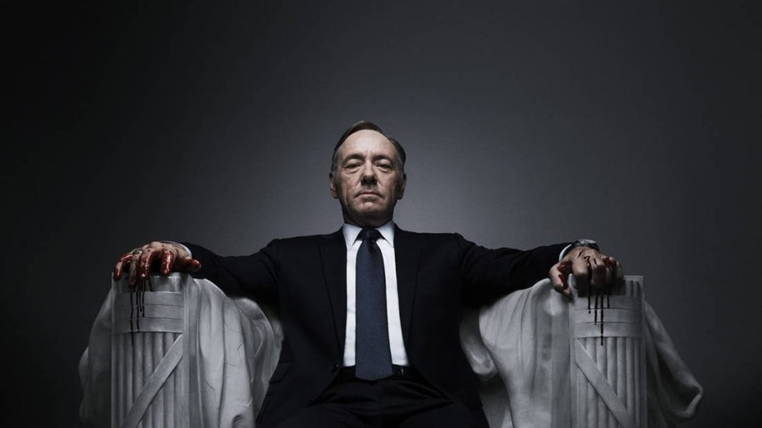 Kevin Spacey verkörpert in der Erfolgsserie "House of Cards" den verschlagenen Politiker Frank Underwood, der es durch Intrigen ins Amt des US-Präsidenten schaffte. Je höher er die Karriereleiter heraufklettert, desto eleganter wird sein Look.