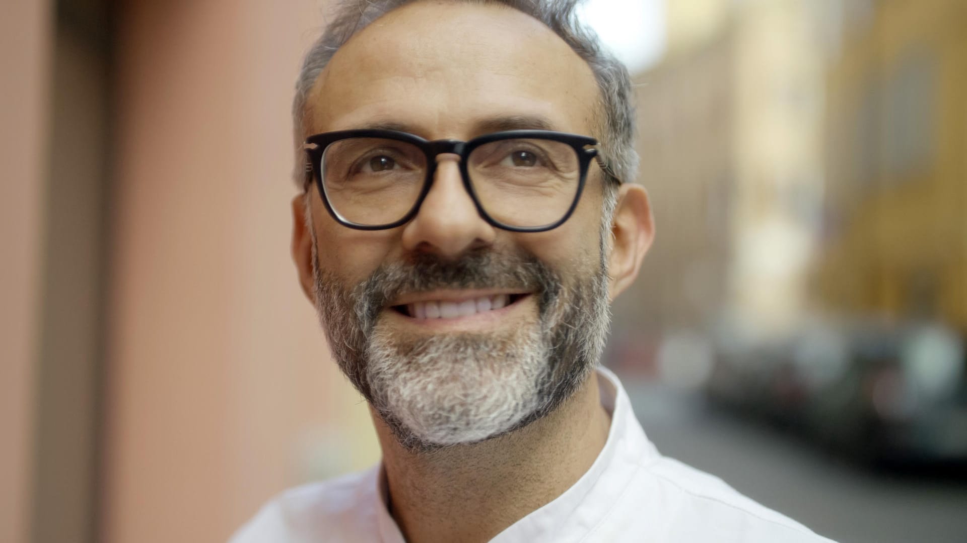 Massimo Bottura zählt mittlerweile zu den berühmtesten Köchen der Welt. In der Serie Chef’s Table von Netflix wurde er portraitiert.