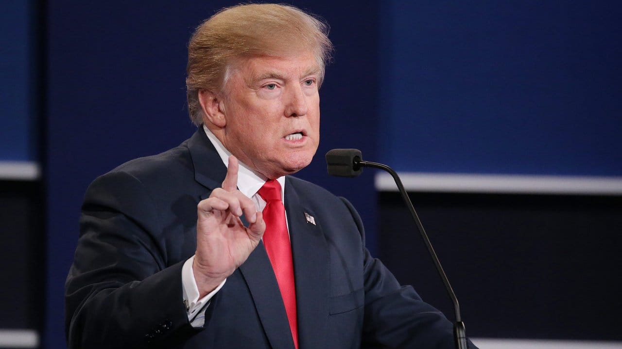 Der US-Republikaner Trump liegt derzeit in Umfragen hinter seiner demokratischen Gegnerin Hillary Clinton. Der US-Republikaner Trump liegt derzeit in Umfragen hinter seiner demokratischen Gegnerin Hillary Clinton.