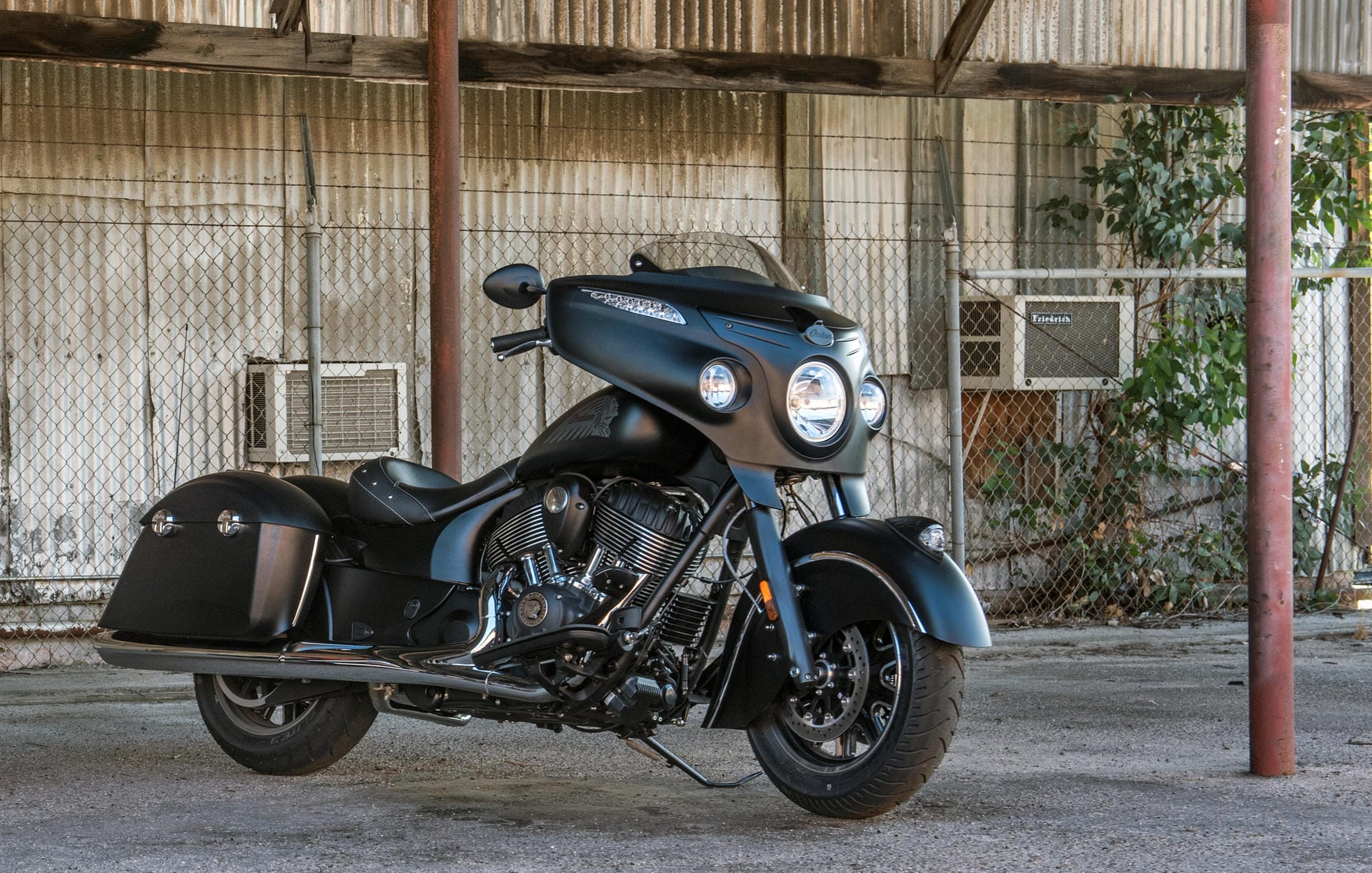 Für diese Indian "Dark Horse" sind knappe 27.000 Euro fällig. Das sind Preise auf Harley-Nievau.
