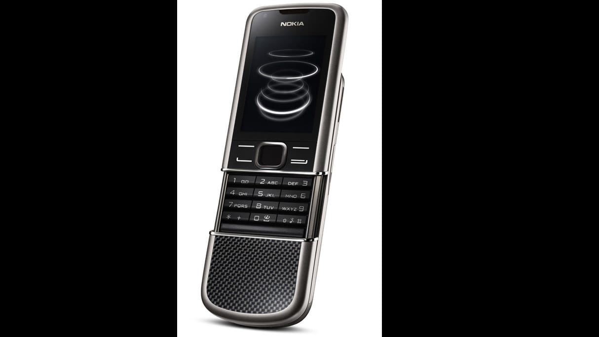 Auch das Nokia 8800, dessen Deckel nicht aufgeklappt, sondern nach unten geschoben wird, erzielt inzwischen Preise um 400 Euro.