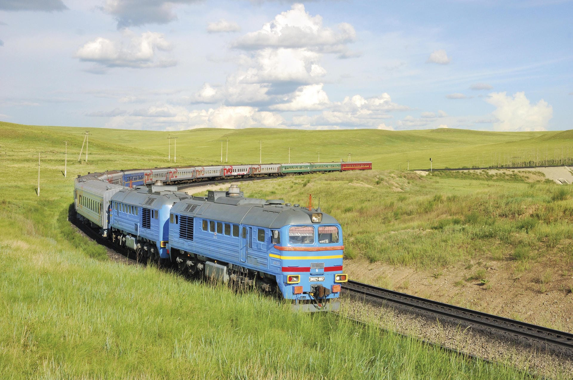 Auf der Transsib-Strecke fahren verschiedene Züge. Der Zarengold-Express gehört zur Luxus-Variante und ist eher eine "Kreuzfahrt auf Schienen".