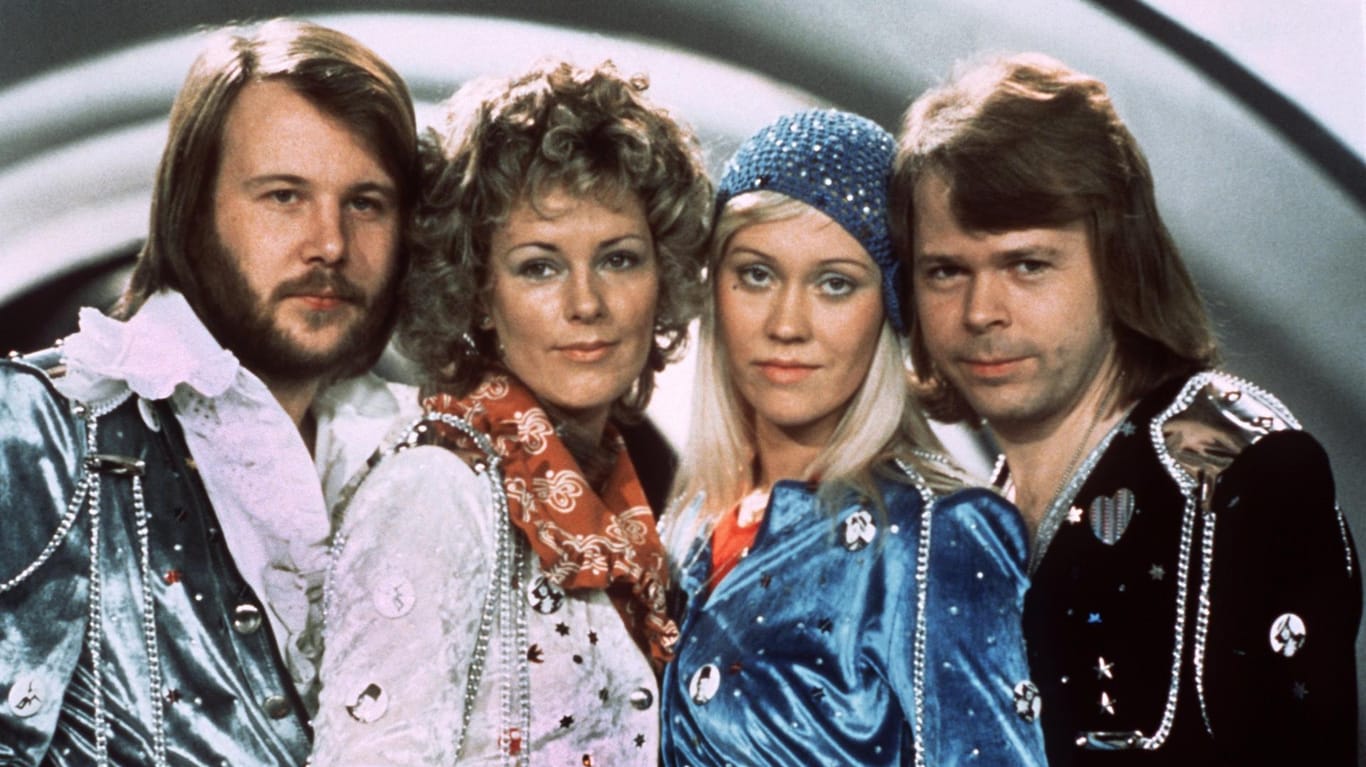 Benny Andersson (l-r), Annafrid Lyngstad, Agnetha Fältskog und Björn Ulvaeus beim Grand Prix d'Eurovision de la Chanson im Jahr 1974.