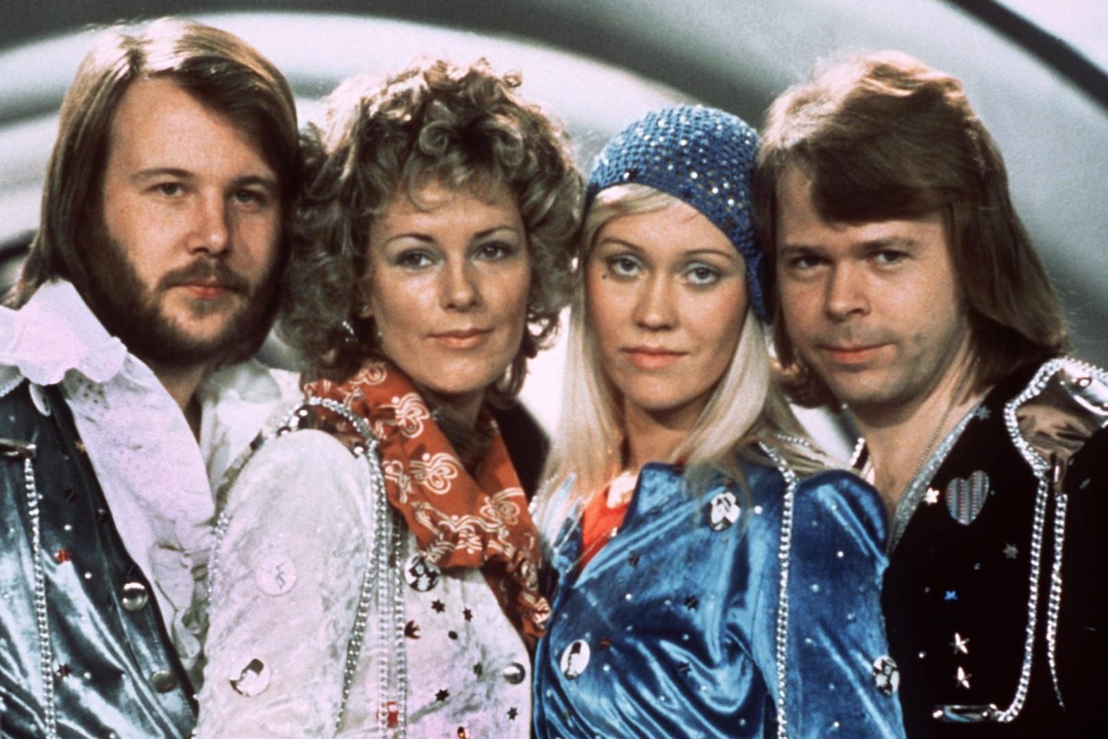 Benny Andersson (l-r), Annafrid Lyngstad, Agnetha Fältskog und Björn Ulvaeus beim Grand Prix d'Eurovision de la Chanson im Jahr 1974.