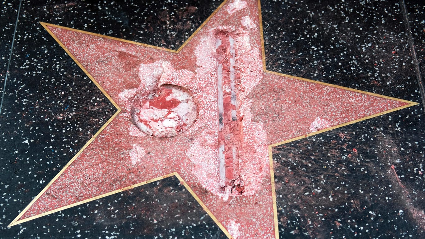 Der zerstörte Hollywood-Stern von Donald Trump auf dem "Walk of Fame".