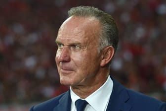 Karl-Heinz Rummenigge zeigt sich zuverischtlich, dass dem FC Bayern eine vorzeitige Vertragsverlängerung mit Top-Stürmer Robert Lewandowski gelingt.