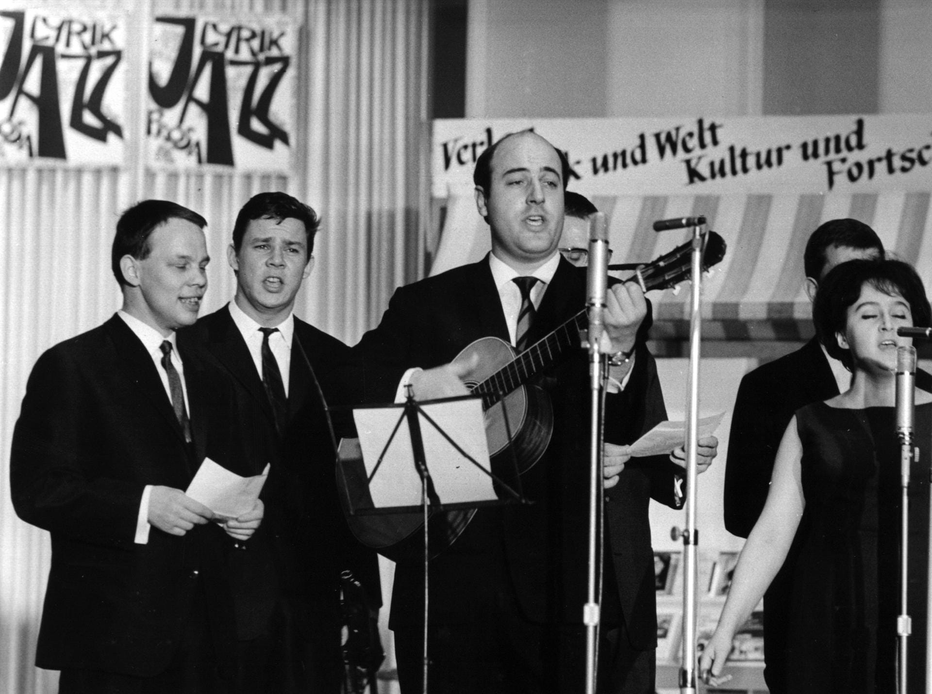 Doch Krug war nicht nur Schauspieler, sondern auch leidenschaftlicher Musiker. Hier ist er im Jahr 1965 beim Auftritt der "Jazz-Optimisten" in der Kongresshalle am Berliner Alexanderplatz zu sehen.