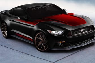 Wirkt schick und böse: der schwarz-rot lackierte Mustang-Umbau von MRT