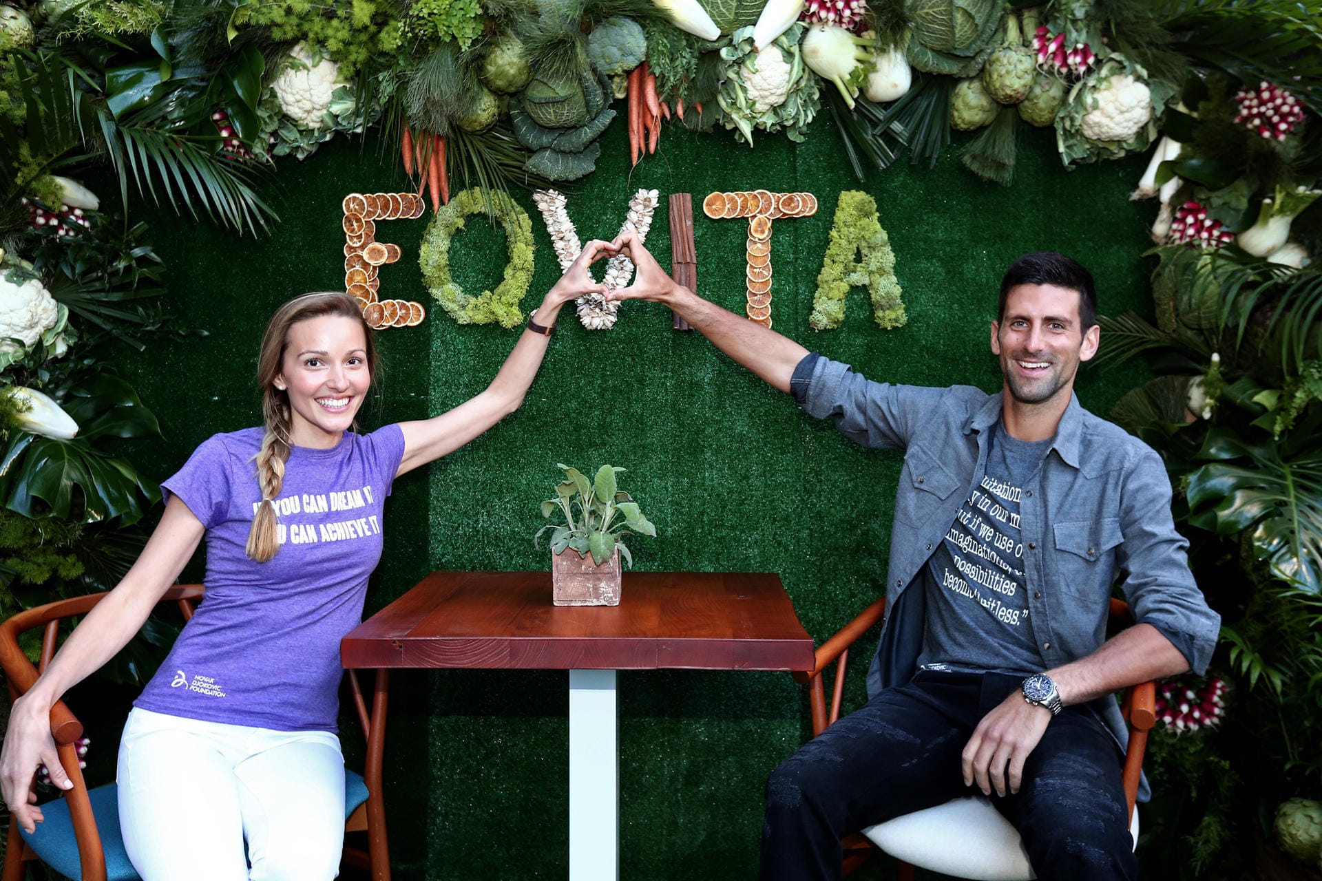 Tennis-Star Novak Djokovic betreibt zusammen mit seiner Frau Jelena ein eigenes Restaurant. Viele Promis versuchen sich in der Gastronomie.