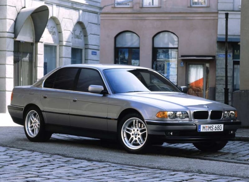 Und auch Fahrer eines BMW 7er der Baureihe E38 müssten sich fünf Jahre nach dem Kauf mit rund zehn Prozent weniger zufrieden geben.