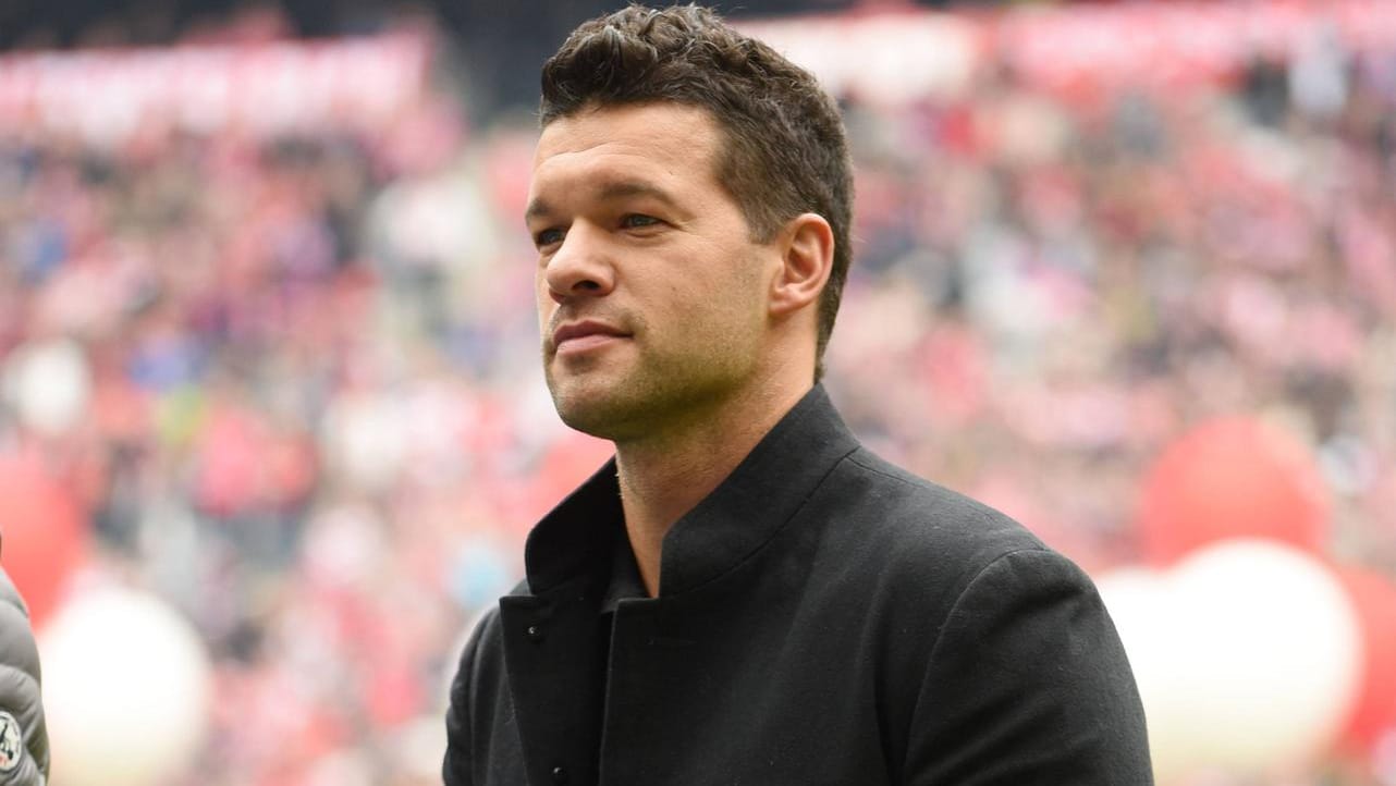 Michael Ballack hat eine Lanze für Bastian Schweinsteiger gebrochen. Michael Ballack hat eine Lanze für Bastian Schweinsteiger gebrochen.