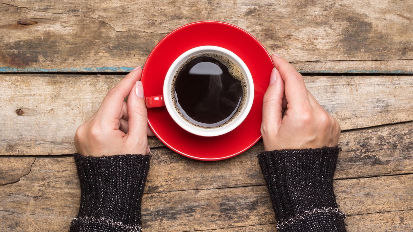 Eine Studie aus Brasilien zeigt: Kaffeekonsum führt nicht zu Herzrasen.