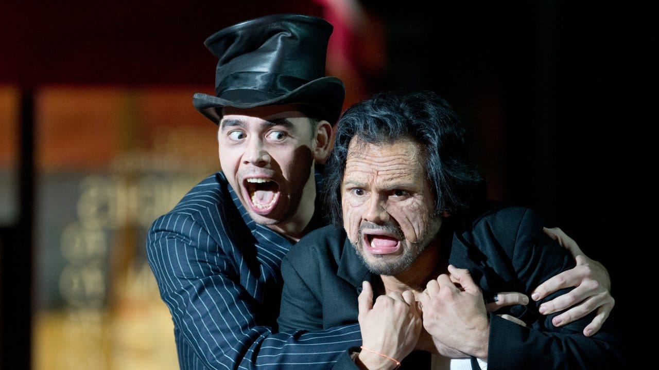 Adam Palka (l, Mephistoteles) und Attala Ayan als Faust am Opernhaus in Stuttgart. Adam Palka (l, Mephistoteles) und Attala Ayan als Faust am Opernhaus in Stuttgart.