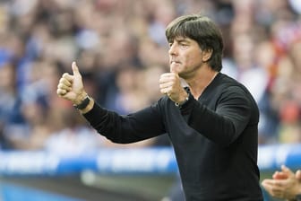 Daumen hoch: Joachim Löw verlängert seinen Vertrag beim DFB bis 2020.